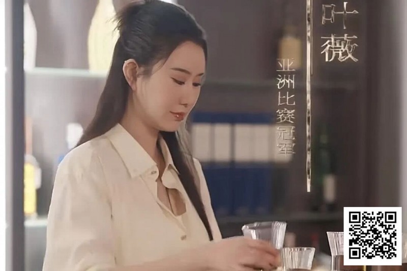 【牌手扑克】告别赌神式浮夸，张晨旭携手《女王归来》展现扑克的真实与优雅，抖音红果同步上线