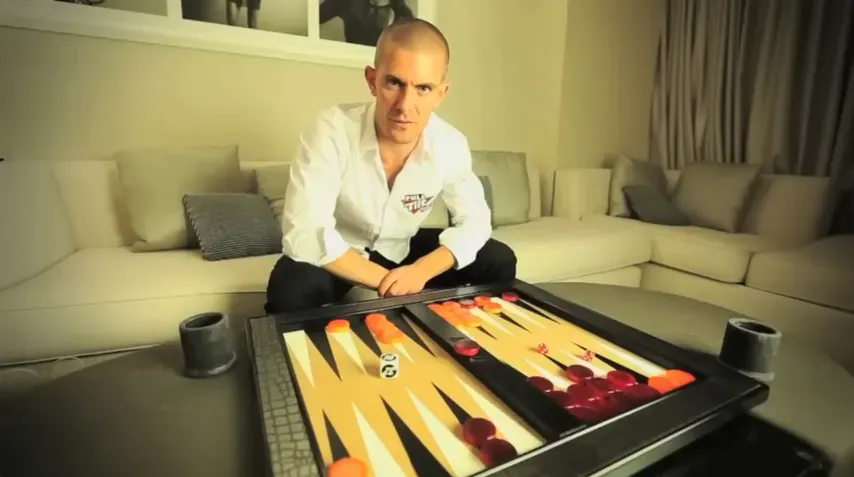 【牌手扑克】“我就是个蠢货”——Gus Hansen 的崩塌与重生，从赌桌之神到输光数百万