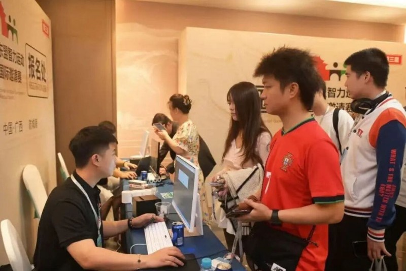 【牌手扑克】第三届国门杯次日 | 广西三月三，主赛A组开打共135人次参赛，林峰CL携35人晋级第二轮，邓彪勇夺开幕赛冠军