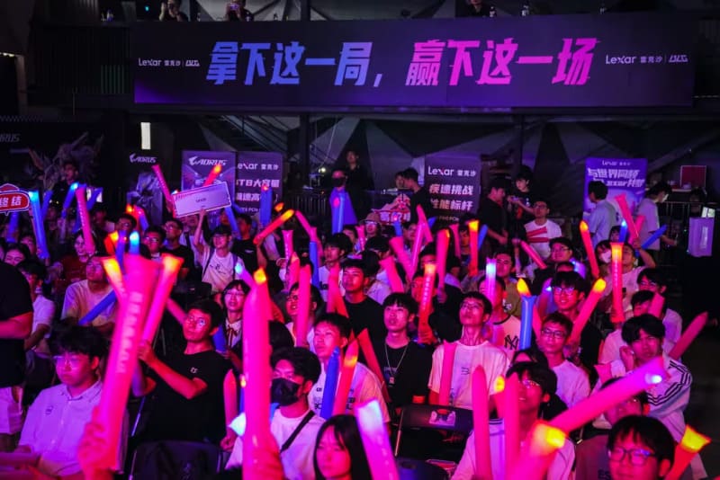 【牌手扑克】电竞比赛中的临场调整信号解析：从战术变化到心理博弈
