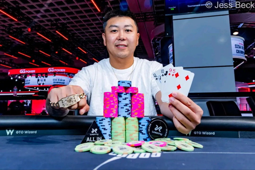 【牌手扑克】2026 WSOP | 王阳勇夺$5,000底池限额奥马哈冠军，拿下首条金手链