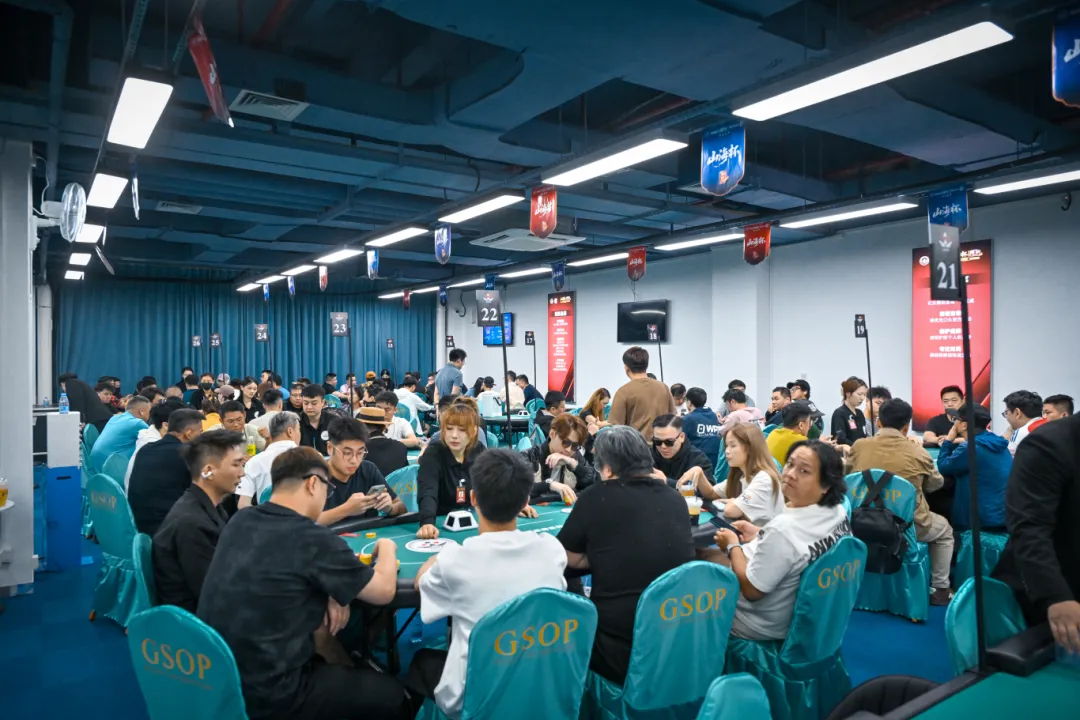 【牌手扑克】深圳山海杯 | 三日激战，主赛首轮战罢！本次主赛共计521人次参赛，140位顶尖牌手各凭实力顺利突围