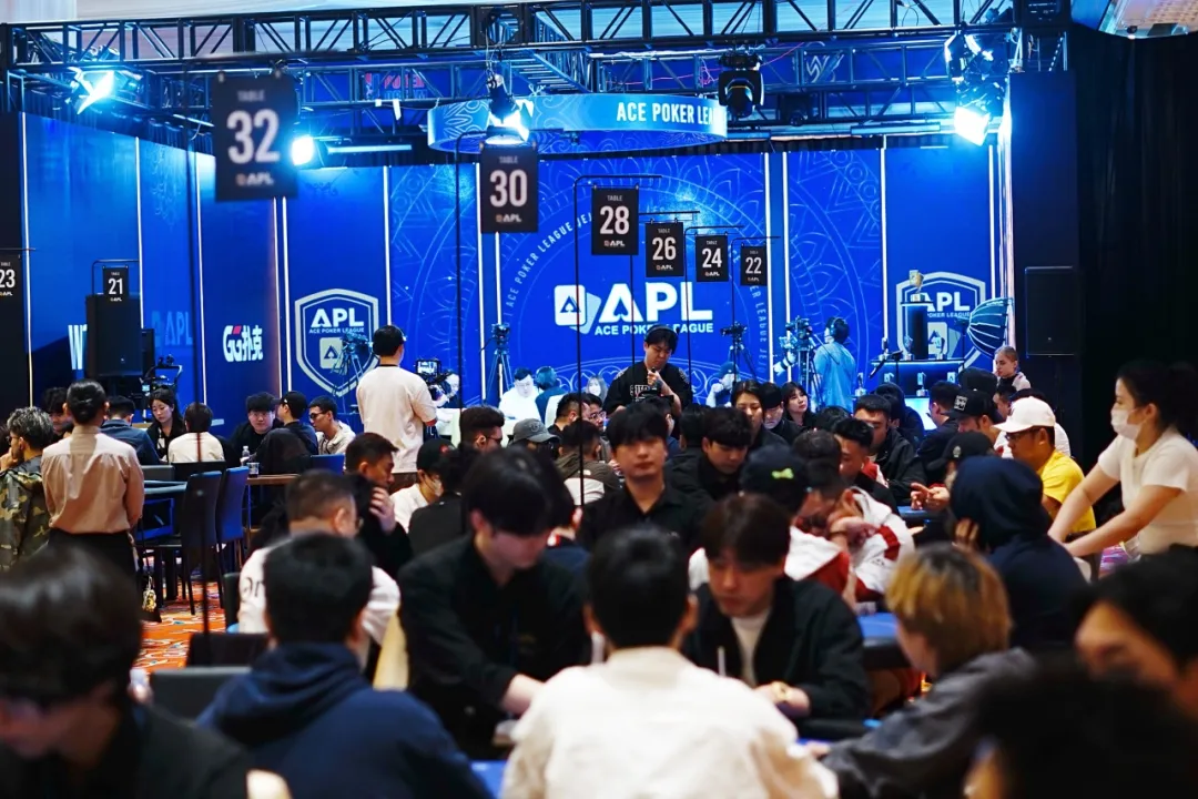 【牌手扑克】APL济州岛｜奖池狂飙破保！主赛C/D组合共260人次参赛39人晋级，李欢/Zhang Xugang分别登顶小组CL！明日主赛“末班车”等你抄底！