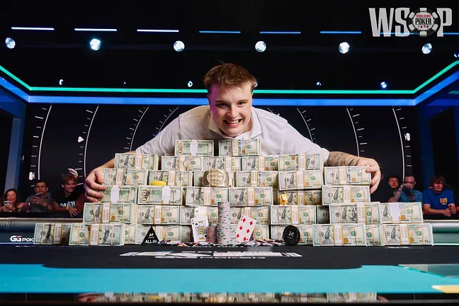 【牌手扑克】16手牌速胜独揽1000万美金！22岁美国小将夺得2026年WSOP主赛冠军
